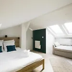 Relish Best Paris Baguette In Light-Filled Duplex