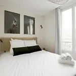Relish Best Paris Baguette In Light-Filled Duplex