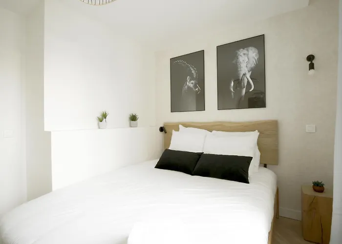 Relish Best Paris Baguette In Light-Filled Duplex